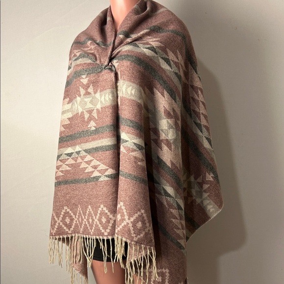 MIA & TESS Gray  Lilac Scarf 28/72" Fringe Shawl  Brand New - Picture 2 of 6